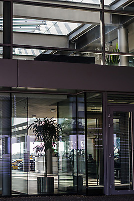 포토 JPG 해외이미지 디자인 외관 산업 벽 백그라운드 컨셉 비즈니스 건축양식 창문 유리 하늘 추상 미래 새로움 주택 사람없음 건물 금융 파란색 빛 사무실 반사 우주 흰색 도시 묘사 상업 철강 해외202004 해외포토 건축물 건축 컬러 무늬 재질 경제 파일형식 이미지허브