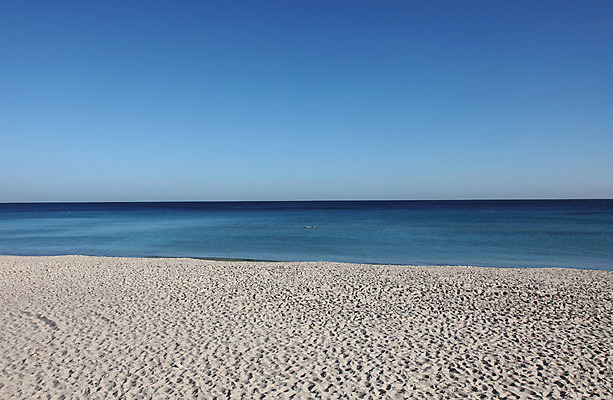 포토 JPG 해외이미지 계절 모래 바다 여행 백그라운드 자연 하늘 휴가 휴식 따뜻함 풍경 사람없음 물 여름 파란색 빛 모래사장 햇빛 우주 맑음 오픈 뜨거움 보트 휴양지 심플 내추럴 울퉁불퉁 튀니지 혼자 수평선 해외202004 해외포토 자연요소 컬러 컨셉 배_교통 아프리카 날씨 태양 장소 생태계 파일형식 이미지허브