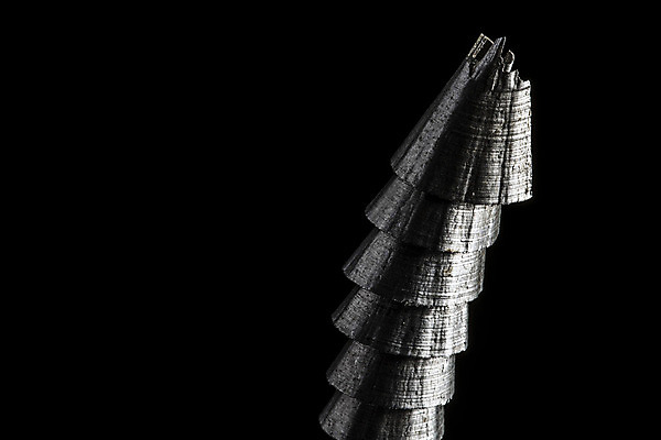 포토 JPG 해외이미지 디자인 산업 표면 검은배경 미래 나선형 그림자 사람없음 빛 반사 금속 검은색 어둠 거울 회색 흰색 원형 구멍 거친 거절 유연 오브젝트 웨이브 날카로움 스포트라이트 원뿔 공학 수공예 반항 골절 울퉁불퉁 인공 지그재그 핸드메이드 해외202004 해외포토 도형 교육 컬러 백그라운드 컨셉 무늬 의학 모션 재질 공예 파일형식 이미지허브