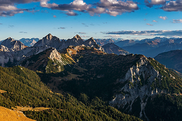 포토 JPG 해외이미지 응시 여행 십자가 가족 휴가 산 풍경 사람없음 야외 물 빛 평화 걷기 맑음 일몰 하이킹 안개 달력 가을 시골 분위기 오스트리아 저녁 11월 산등성이 오르기 절정 하이커 해외202004 해외포토 자연요소 시선 계절 유럽 컨셉 관계 모션 레저 날씨 노을 날짜 야간 파일형식 이미지허브
