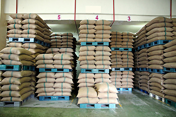 포토 JPG 해외이미지 산업 음식 농업 가방 재료 포장 공장 태국 밥 건강 옥수수 씨앗 사람없음 농작물 갈색 쌓기 화물 플라스틱 시리얼 밀 창고 무역 날것 밀가루 수납 오트밀 줄서기 포장소품 해외202004 해외포토 식물 잡화 아시아 컬러 공업 모션 재질 곡류 운송업 가루 오브젝트 포장재료 파일형식 귀리 이미지허브