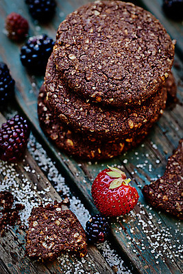 포토 JPG 해외이미지 전통 접시 열매 음식 백그라운드 과일 딸기 휴가 디저트 건조 건강 사탕 사람없음 목재 컵 빨간색 초록색 여름 갈색 쿠키 케이크 초콜릿 식사 견과류 신선 달콤 맛 아침식사 굽기 먹기 컵받침 향신료 유기농 꿀 고립 오트밀 페스츄리 해로움 핸드메이드 해외202004 해외포토 나무 식물 식기 웰빙 계절 빵 컬러 컨셉 재료 모션 구이 받침대 향미료 파일형식 귀리 이미지허브