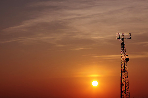포토 JPG 해외이미지 구름 실루엣 오렌지 통신 하늘 세포 사람없음 가로 스마트폰 태양 반사 일출 탑 자료 일몰 정보 무선전화기 전화기 수화기 신호 부름 멀리 전송 소통 송신기 해외202004 해외포토 자연요소 건축물 컨셉 과일 모션 촬영기법 핸드폰 스마트기기 노을 파일형식 이미지허브