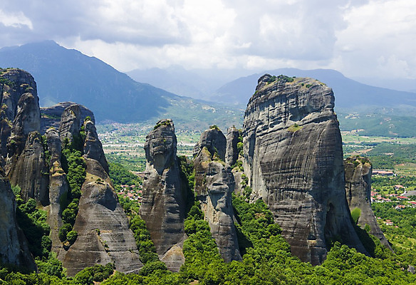 포토 JPG 해외이미지 전통 기독교 종교 문화 여행 건축양식 자연 산 풍경 경사 사람없음 야외 건물 여름 교회 여행객 계곡 바위 영혼 역사 재산 정상 유성 땅 그리스 개성 수도원 그리스인 옛날 웅장함 절정 해외202004 해외포토 서양인 건축물 계절 건축 유럽 종교건축 사람 금융 돌_바위 생태계 파일형식 이미지허브