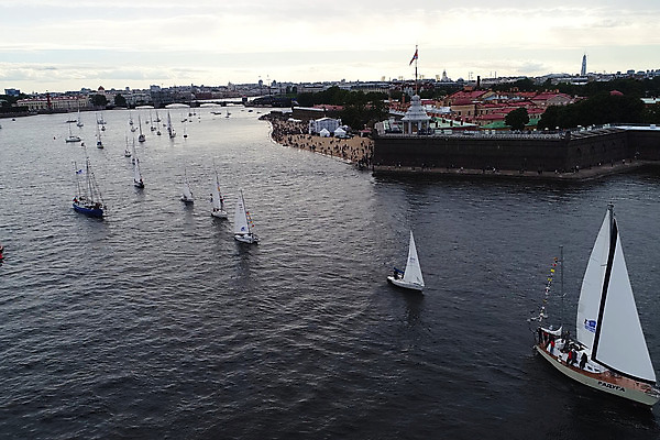 포토 JPG 해외이미지 라이프스타일 호수 스포츠 파도 여행 포즈 요트 자연 바람 휴가 항해 사람 소년 사람없음 야외 건물 10대 물 파란색 강 태양 축제 경쟁 젖음 흰색 윈드서핑 보트 서핑 크루즈 승무원 속도 함선 레가타 많음 수평선 해외202004 해외포토 자연요소 직업 건축물 남자 어린이 바다 컬러 컨셉 배_교통 청소년 날씨 생활 수상스포츠 생태계 파일형식 이미지허브