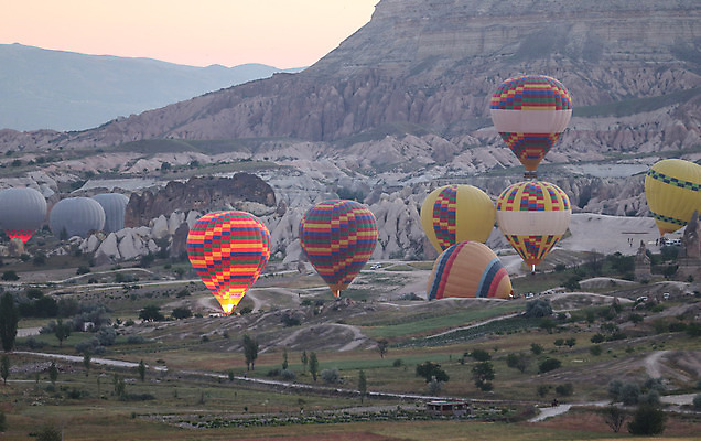 포토 JPG 해외이미지 주간 하늘 카파도키아 풍경 사람없음 야외 열기구 비행 해외202004 해외포토 자연요소 항공교통 파일형식 튀르키예 이미지허브
