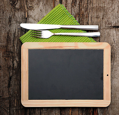 포토 JPG 해외이미지 템플릿 식기 백그라운드 포크 탁자 주방용품 프레임 광고판 사람없음 목재 초록색 칠판 공백 식탁보 흰색 기구 칼 은색 메뉴 냅킨 그런지 해외202004 해외포토 나무 컬러 가구 생활용품 재료 알림판 판 파일형식 이미지허브