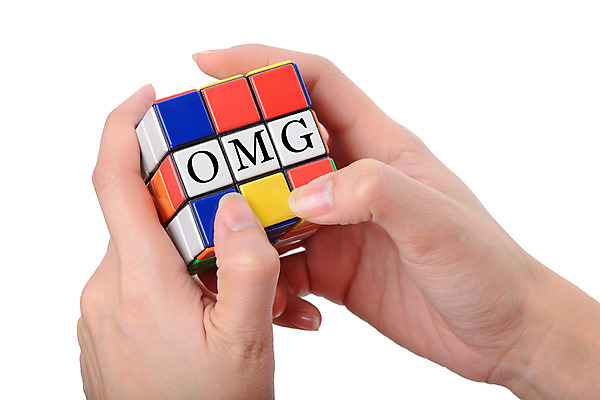 포토 JPG 해외이미지 손 여자 백그라운드 텍스트 놀이 사람없음 단어 컬러풀 장난감 놀람 흰색 표현 잡기 퍼즐 메시지 큐브 정사각형 노력 고립 해외202004 루빅큐브 해외포토 도형 문자 감정 컬러 모션 표정 사람 신체부위 파일형식 이미지허브