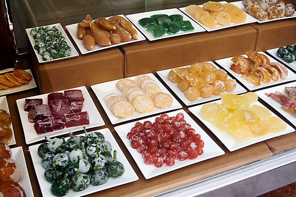 포토 JPG 해외이미지 접시 열매 유럽 음식 다이어트 오렌지 과일 탁자 디저트 거리 사탕 요리 사람없음 빨간색 초록색 노란색 도시 스페인 시장 진홍색 매각 해외202004 해외포토 식물 식기 나라 컬러 가구 건강 파일형식 이미지허브