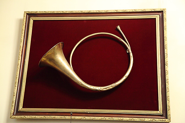 포토 JPG 해외이미지 전통 종교 문화 음악 백그라운드 부분 교통시설 자동차 바람 휴가 새로움 뿔 사람없음 반사 성경 소리 장비 흰색 기구 기도 원주민 위험 불기 심볼 경계 오브젝트 사인 사냥 트럼펫 프랑스어 고립 놋쇠 램 뮤지컬 옛날 유태교 해외202004 해외포토 자연요소 문자 육상교통 컬러 교통 컨셉 종교용품 모션 날씨 문화예술 아프리카인 금관악기 시설 파일형식 이미지허브