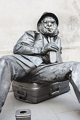 포토 JPG 해외이미지 백인 손 응시 옷 남자 감정 얼굴 포즈 장갑 백그라운드 컨셉 거리 서기 사람 손짓 성인 사람없음 흰색 찡그림 배우 서커스 마임 예술가 코미디언 가상 해외202004 해외포토 서양인 직업 시선 잡화 컬러 모션 표정 신체부위 연예인 파일형식 이미지허브