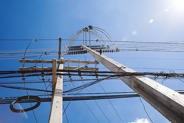 포토 JPG 해외이미지 산업 선 하늘 사람없음 야외 가로 파란색 햇빛 힘 에너지 네트워크 연결 위험 서비스 전염 철사 봉 공학 전압 공급 해외202004 해외포토 교육 컬러 컨셉 태양 질병 감염 파일형식 이미지허브