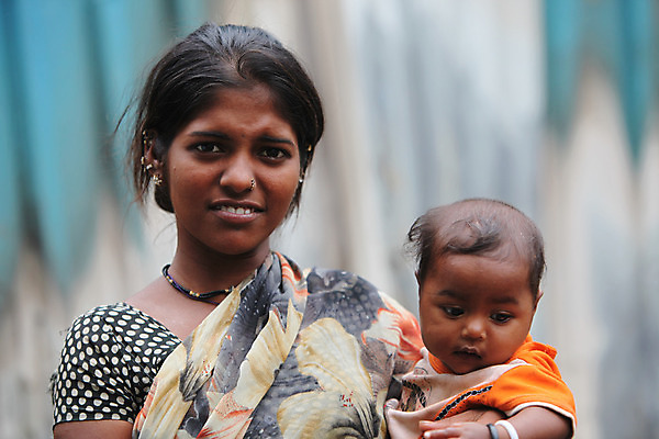 포토 JPG 해외이미지 여자 아시아 어린이 엄마 동양인 소년 두명 10대 아기 인디언 가난 인도인 해외202004 해외포토 외국인 남자 나라 컨셉 가족 청소년 아메리카 사람 인종 파일형식 이미지허브