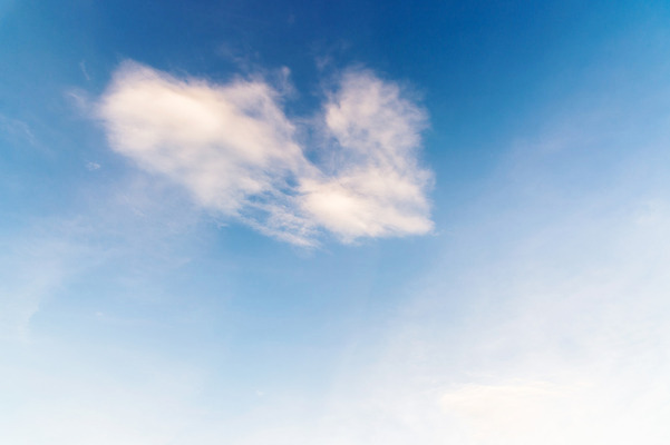 포토 JPG 해외이미지 구름 백그라운드 자연 하늘 날씨 풍경 사람없음 여름 파란색 빛 햇빛 흰색 천국 해외202004 해외포토 자연요소 계절 컬러 태양 생태계 파일형식 이미지허브