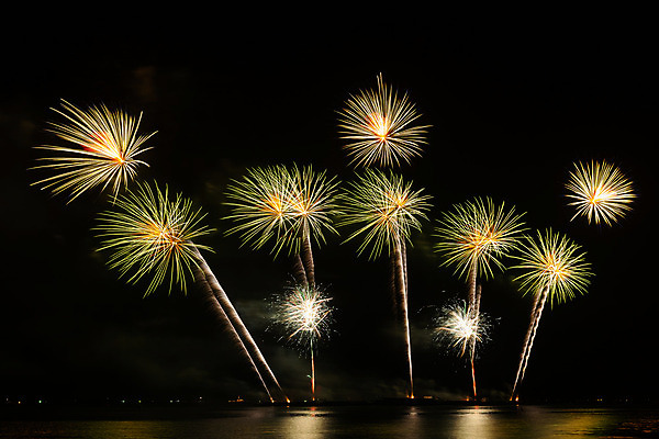 포토 JPG 해외이미지 기념일 행복 백그라운드 크리스마스 하늘 불 추상 휴가 불꽃 새로움 폭죽 이벤트 사람없음 빨간색 빛 컬러풀 파티 축제 어둠 축하 야간 폭발 연도 광 카운트다운 해외202004 해외포토 자연요소 감정 컬러 컨셉 무늬 파일형식 이미지허브