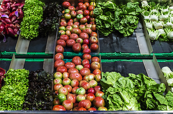 포토 JPG 해외이미지 전통 잡화 음식 농업 토마토 채소 부분 피망 오이 선반 실내 서기 사람없음 빨간색 바구니 상점 샐러드 신선 시장 맛 상품 고객 상업 날것 후추 슈퍼마켓 매각 숙성 줄서기 해외202004 해외포토 산업 컬러 가구 컨셉 모션 내부 향신료 파일형식 이미지허브