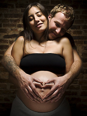 포토 JPG 해외이미지 모양 백인 커플 여자 남자 행복 2 신체 가족 엄마 벽돌 새로움 함께함 실내 사랑 미소 사람 두명 세로 희망 임산부 임신 터치 흰색 자녀 하트 잡기 기다림 아빠 예측 통일 해외202004 해외포토 서양인 감정 컬러 컨셉 관계 모션 표정 내부 파일형식 이미지허브