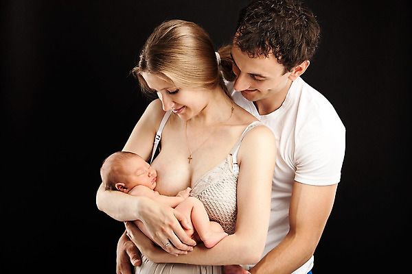 포토 JPG 해외이미지 백인 커플 여자 남자 행복 아들 어린이 백그라운드 가족 엄마 함께함 건강 3 사랑 사람 소년 성인 세명 검은색 기쁨 흰색 아기 잡기 잠 아빠 작음 가슴 거짓말 고립 수유 해외202004 해외포토 서양인 감정 컬러 컨셉 관계 모션 신체부위 크기 파일형식 이미지허브