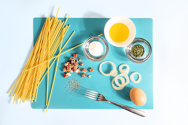 포토 JPG 해외이미지 전통 음식 백그라운드 다이어트 재료 양파 파스타 건강 스파게티 육류 요리 사람없음 노란색 식당 계란 식사 저녁식사 이탈리아 장비 흰색 시골 신선 맛 지중해 먹기 크림 향신료 준비 유기농 날것 베이컨 레시피 후추 점심식사 볼로냐 핸드메이드 해외202004 해외포토 웰빙 유럽 바다 컬러 컨셉 채소 식재료 모션 서양음식 돼지고기 상점 알 향미료 파일형식 이미지허브