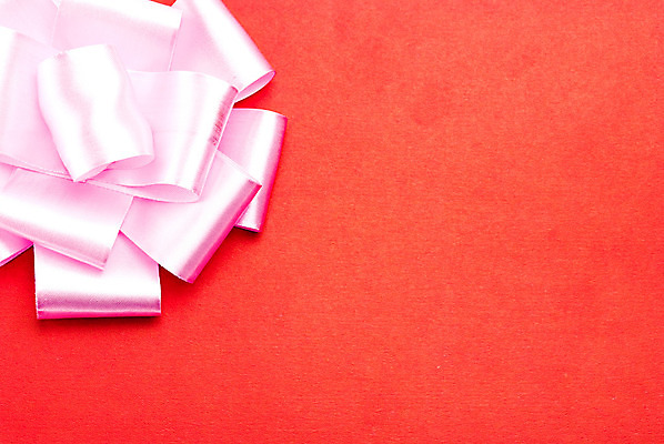포토 JPG 해외이미지 전통 감정 리본 분홍색 백그라운드 컨셉 크리스마스 포장 휴가 실내 그림자 선물 사람없음 장식 빨간색 상자 축제 침묵 흰색 컨테이너 활 머리위 해외202004 해외포토 기념일 산업 컬러 내부 소리 파일형식 이미지허브