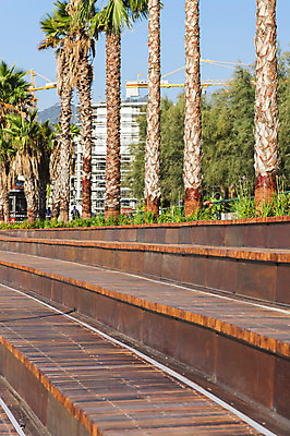 포토 JPG 해외이미지 나무 유럽 바다 여행 자연 휴가 파노라마 풍경 사람없음 목재 여름 파란색 여행객 이탈리아 갑판 지중해 질감 타운 해외202004 해외포토 식물 계절 나라 컬러 배_교통 재료 촬영기법 사람 도시 생태계 파일형식 이미지허브