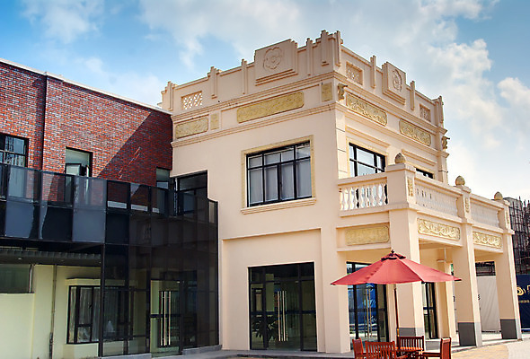 포토 JPG 해외이미지 교육 의자 창문 가족 탁자 하늘 부동산 새로움 주택 사람없음 야외 건물 파란색 노란색 재산 대출 해외202004 해외포토 건축물 컬러 가구 컨셉 관계 금융 파일형식 이미지허브