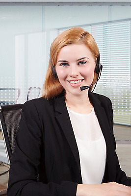 포토 JPG 해외이미지 스튜디오촬영 백인 직업 응시 여자 행복 얼굴 음향기기 비즈니스 청소년 커뮤니케이션 기술 한명 웃음 정장 두명 헤드폰 듣기 흰색 도움 비즈니스우먼 전문직 마이크 서비스 흰배경 긍정 텔레마케팅 안내원 비서 예복 고립 지원 여자한명만 해외202004 해외포토 서양인 1 시선 옷 감정 컬러 백그라운드 컨셉 모션 실내 표정 사람 신체부위 전자제품 직장인 서비스업 여자만 파일형식 이미지허브