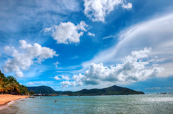 포토 JPG 해외이미지 나무 구름 아시아 모래 파도 바다 섬 여행 파타야 태국 자연 하늘 휴가 휴식 항해 파노라마 풍경 사람없음 야외 물 여름 파란색 태양 여행객 평화 만 휴양지 이국적 파라다이스 해외202004 해외포토 자연요소 식물 계절 나라 컬러 컨셉 배_교통 촬영기법 사람 장소 생태계 파일형식 이미지허브