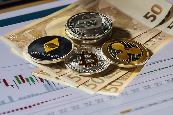 포토 JPG 해외이미지 돈 사람없음 경제 동전 거래 결제 전자상거래 수입 가상화폐 해외202004 해외포토 재산 파일형식 이미지허브