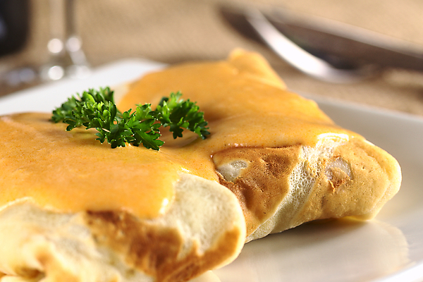 포토 JPG 해외이미지 음식 잎 파슬리 사람없음 가로 사진촬영 식사 튀김 고명 강의 허브 가득함 헝가리 팬케이크 폭식 크레이프 해외202004 해외포토 식물 채소 디저트 케이크 촬영 동유럽 파일형식 이미지허브