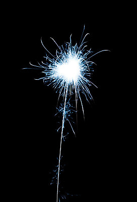 포토 JPG 해외이미지 백그라운드 크리스마스 불 추상 불꽃 휴식 새로움 폭죽 불꽃놀이 사람없음 파란색 파티 금속 검은색 축제 기쁨 축하 막대기 위험 폭발 연도 철사 연소 고립 알루미늄 화상 해외202004 해외포토 자연요소 기념일 감정 컬러 컨셉 무늬 재질 놀이 이벤트 상처 파일형식 이미지허브