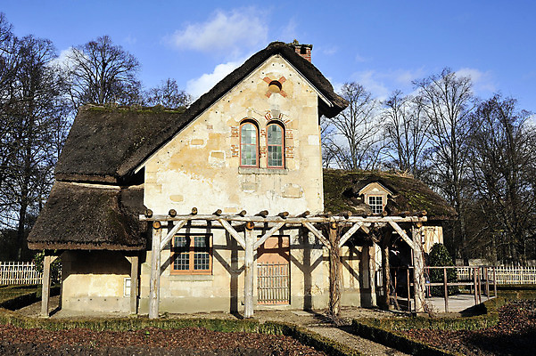 포토 JPG 해외이미지 공원 유럽 여행 건축양식 주택 사람없음 야외 관광지 여행객 정원 궁전 프랑스 시골 역사 재산 그림 시골집 베르사유 옛날 해외202004 해외포토 공공시설 건축 나라 고건축 사람 건물 금융 파리_프랑스 파일형식 이미지허브
