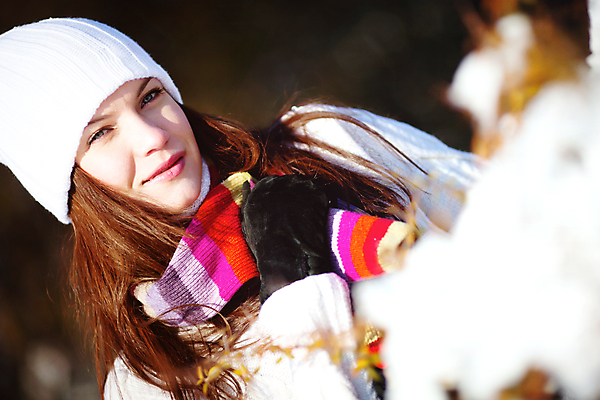 포토 JPG 해외이미지 나무 백인 모델 라이프스타일 공원 여자 행복 얼굴 장갑 백그라운드 겨울 자연 휴가 관리 가면 한명 성인 파란색 유행 기쁨 추위 흰색 숲 시원함 해외202004 해외포토 서양인 식물 1 잡화 계절 공공시설 감정 컬러 사람 생활 신체부위 생태계 파일형식 이미지허브