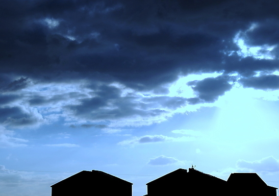 포토 JPG 해외이미지 구름 외관 실루엣 자연 하늘 날씨 주택 그림자 풍경 사람없음 건물 빛 햇빛 태양 일출 어둠 침묵 황혼 일몰 새벽 야간 윤곽 장면 흐림 빛망울 진짜 수평선 해외202004 해외포토 자연요소 건축물 촬영기법 노을 소리 생태계 파일형식 이미지허브