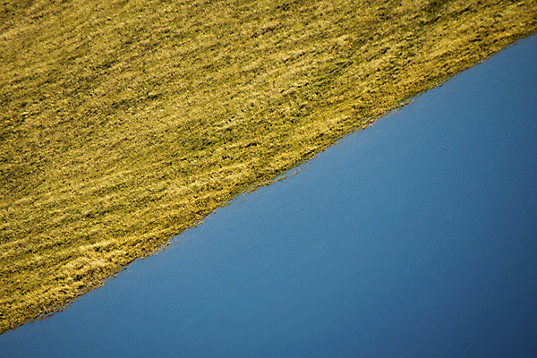포토 JPG 해외이미지 지구 백그라운드 십자가 밭 농업 자연 부동산 바닥 풍경 잔디 사람없음 초록색 물 파란색 강 농경지 흙 재산 소프트포커스 땅 지역 대각선 기본 땅바닥 밭일 해외202004 해외포토 자연요소 식물 산업 선 컬러 촬영기법 금융 농장 생태계 파일형식 이미지허브