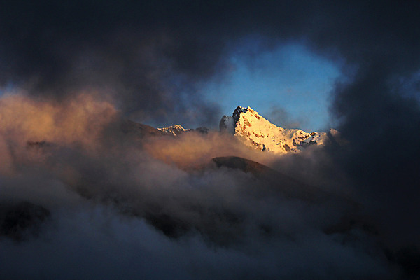 포토 JPG 해외이미지 백그라운드 자연 하늘 산 풍경 사람없음 야외 계곡 얼음 미국 하이킹 흰색 빙하 루트 절정 페루 하이커 화강암 해외202004 해외포토 자연요소 컬러 여행 북아메리카 레저 암석 남아메리카 생태계 파일형식 이미지허브
