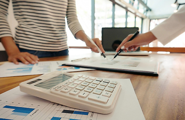 포토 JPG 해외이미지 직업 남자 백그라운드 컨셉 인터넷 회사 비즈니스 성공 그래프 선물 사람 사람없음 금융 노트북 컴퓨터 사무실 알약 펜 자료 업무 비즈니스맨 그룹 시장 결과 토론 분석 보고서 상담 경영자 문서 창업 보여주기 회계 경영 마케팅 투자자 프로젝트 해외202004 해외포토 모션 경제 전자제품 필기구 약 작업 직장인 리더 투자 자영업 파일형식 이미지허브