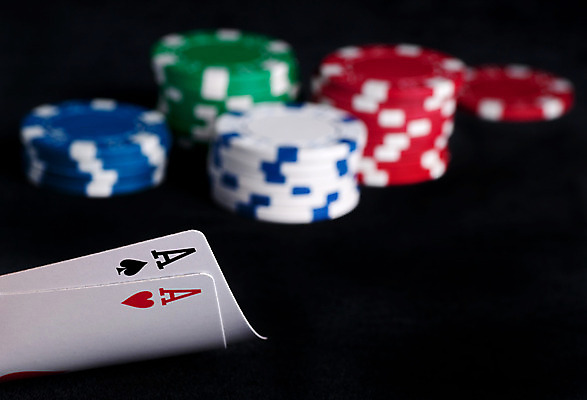 포토 JPG 해외이미지 손 백그라운드 놀이 탁자 성공 사람없음 빨간색 초록색 쌓기 검은색 경쟁 게임 흰색 잡기 우승 신용카드 4 행운 재산 도박 계획 위험 카지노 기회 포커 에이스 텍사스 해외202004 해외포토 컬러 가구 컨셉 모션 신체부위 금융 숫자 미국 최고 트럼프 파일형식 이미지허브