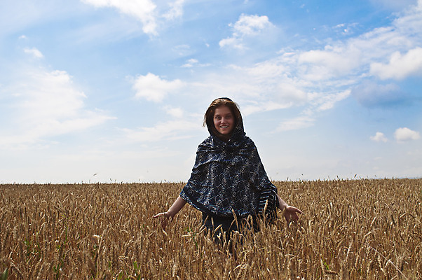 포토 JPG 해외이미지 손 여자 행복 음식 줄기 밭 농업 한명 미소 풍경 가로 농작물 수확 농촌 잡기 황금 밀 조경 보리 먼지 나눔 밀짚 해외202004 해외포토 식물 1 감정 산업 모션 곡류 표정 사람 신체부위 시골 짚 파일형식 이미지허브