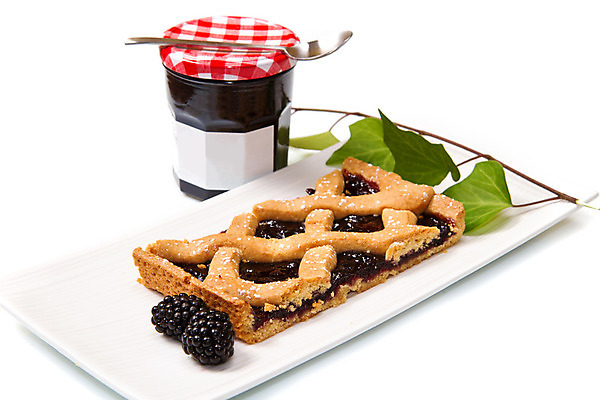 포토 JPG 해외이미지 접시 열매 음식 분홍색 조각 백그라운드 과일 탁자 디저트 치즈 건강 요리 사람없음 장식 파란색 빛 컬러풀 케이크 식당 침묵 봄 껍질 흰색 대접 신선 칼 고급 달콤 맛 설탕 자르기 굽기 크림 유기농 블루베리 블랙베리 커스터드 타르트 페스츄리 핸드메이드 해외202004 해외포토 식물 식기 웰빙 계절 빵 컬러 가구 컨셉 모션 유제품 상점 소리 구이 파이_빵 파일형식 이미지허브