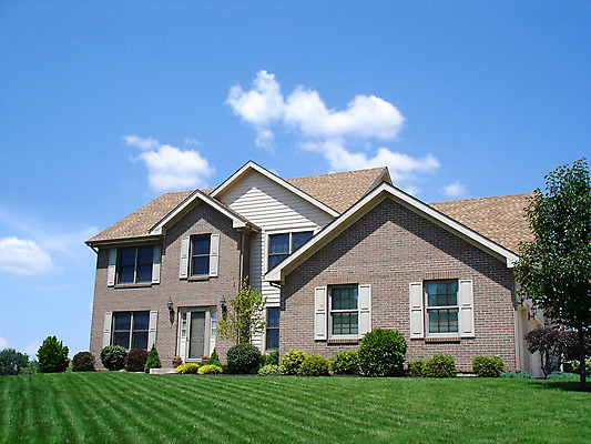 포토 JPG 해외이미지 외관 건축양식 가정 가족 지붕 부동산 새로움 주택 외벽 풍경 사람없음 야외 빨간색 갈색 노란색 검은색 꿈 재산 조경 이웃 셔터 교외 해외202004 해외포토 건축 벽 컬러 컨셉 관계 건물 금융 파일형식 이미지허브