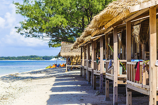 포토 JPG 해외이미지 구름 모래 바다 여행 백그라운드 의자 우산 자연 하늘 휴가 휴식 풍경 사람없음 야외 목재 초록색 물 여름 파란색 햇빛 태양 여행객 맑음 침묵 침대 대나무 휴양지 양산 발리 인도네시아 파라다이스 수평선 해외202004 해외포토 자연요소 나무 계절 아시아 컬러 섬 가구 컨셉 재료 날씨 사람 소리 장소 생태계 파일형식 이미지허브