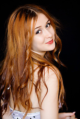 포토 JPG 해외이미지 손 행복 얼굴 한명 10대 닫기 해외202004 해외포토 1 감정 모션 청소년 사람 신체부위 파일형식 이미지허브