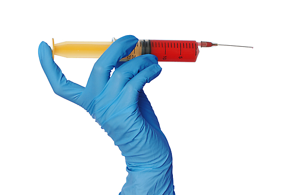 포토 JPG 해외이미지 손 장갑 건강 병원 주사기 들기 신체부위 빨간색 건강관리 잡기 바이러스 보호 질병 처방 주사약 예방접종 예방주사 항생제 코로나바이러스 해외202004 해외포토 잡화 컬러 컨셉 의학 의료기기 모션 관리 사람 약 예방 접종 파일형식 이미지허브