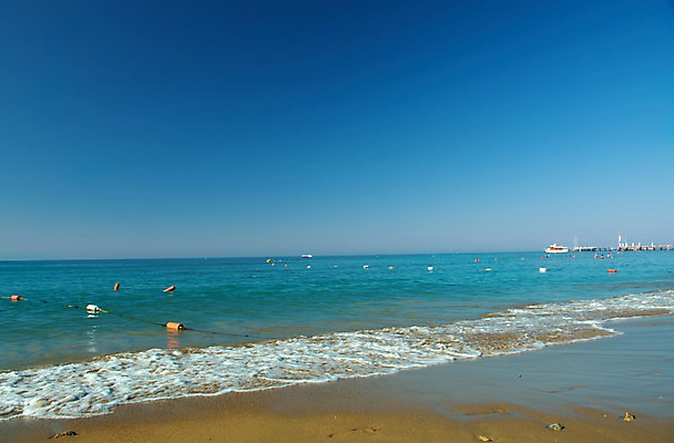 포토 JPG 해외이미지 모래 파도 바다 여행 자연 하늘 휴가 항해 풍경 사람없음 초록색 물 여름 파란색 수영 지중해 즐거움 칠면조 해외202004 해외포토 자연요소 계절 감정 컬러 배_교통 조류 수상스포츠 생태계 파일형식 이미지허브