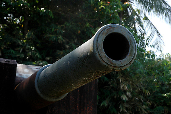 포토 JPG 해외이미지 무기 통 사람없음 갈색 금속 힘 총 수확 골동품 바퀴 수비 역사 보호 발사 철 오브젝트 부식 군용 싸움 전쟁 인도네시아 과거 마차 육군 무거움 대포 병정 식민지 옛날 철강 총구 해외202004 해외포토 아시아 교통수단 컬러 컨셉 농업 모션 재질 군대 무게 파일형식 이미지허브
