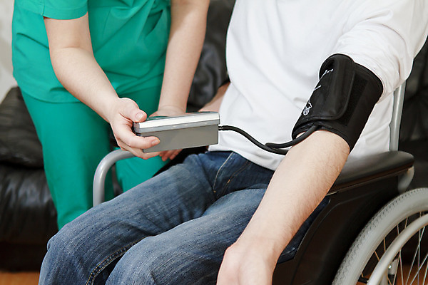 포토 JPG 해외이미지 백인 손 여자 남자 청소년 실내 사람 성인 사람없음 두명 인테리어 건강관리 간호사 의사 전문직 질병 휠체어 컨설턴트 팔 해외202004 해외포토 서양인 직업 디자인 의학 건강 관리 내부 신체부위 의료진 상담 파일형식 이미지허브