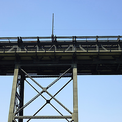 포토 JPG 해외이미지 모양 실루엣 산업 선 조각 건축양식 하늘 그림자 사람없음 파란색 금속 고가도로 가장자리 X 큼 철 오브젝트 보안 대각선 평행 고체 직진 철강 해외202004 해외포토 알파벳 건축 컬러 재질 촬영기법 안전 고속도로 둘레 크기 파일형식 이미지허브