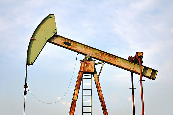 포토 JPG 해외이미지 산업 하늘 날씨 독일 사람없음 금속 기계 에너지 부식 화석 연료 엔진 잭 펌프 옛날 철강 해외202004 해외포토 유럽 재질 파일형식 이미지허브