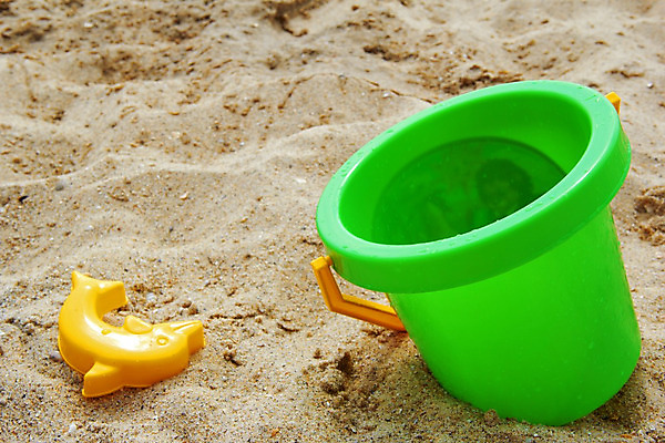 포토 JPG 해외이미지 계절 어린이 모래 여행 백그라운드 자연 놀이 휴가 건강 해변 사람없음 야외 여름 장난감 햇빛 노란색 장비 플라스틱 양동이 넘어짐 수평선 해외202004 해외포토 바다 컬러 모션 재질 사람 태양 생태계 파일형식 이미지허브